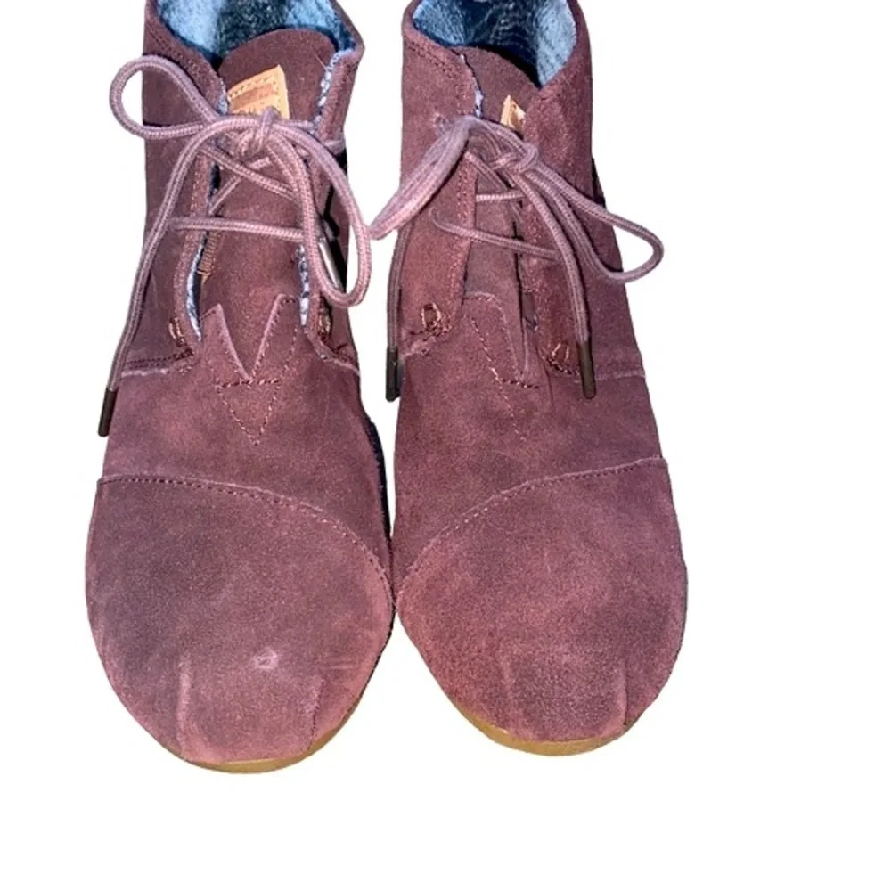 Tom’s lace up wedge ankle booties brown size 8 1/2